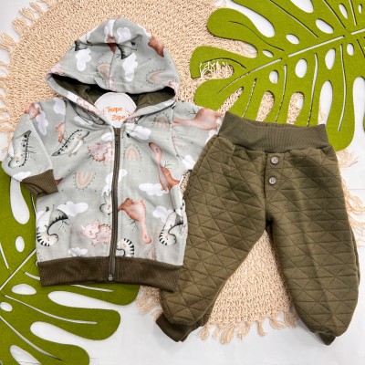 Inverno 2025 - Conjunto Dinos nas Nuvens Jaqueta com Capuz e Calça - Verde